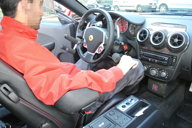 FERRARI F430 conduite tétraplégique