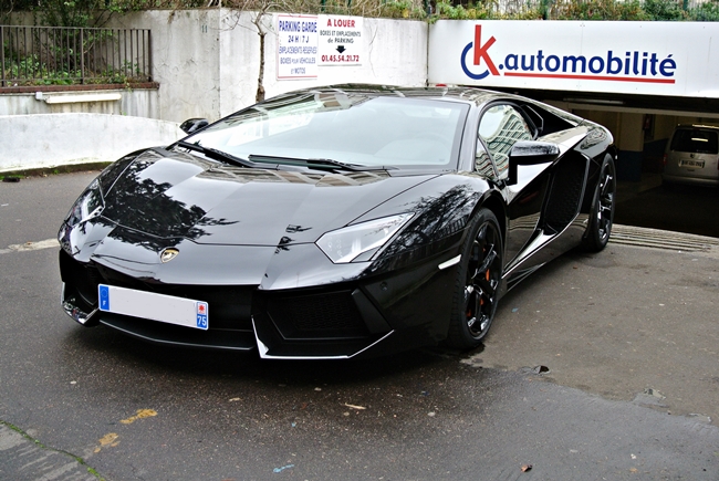 LAMBORGHINI AVENTADOR